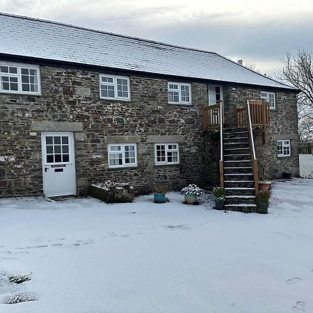 The Hayloft Villa Bude Bagian luar foto