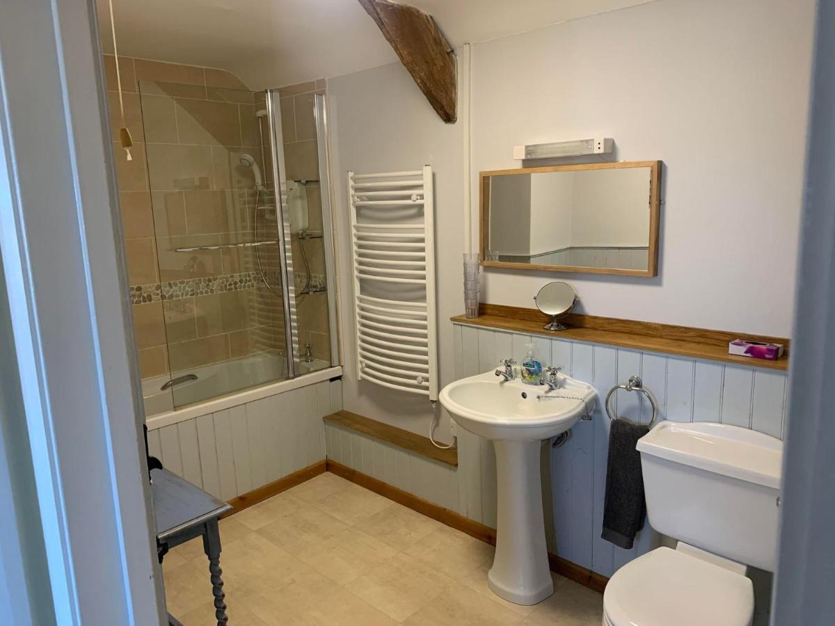 The Hayloft Villa Bude Bagian luar foto
