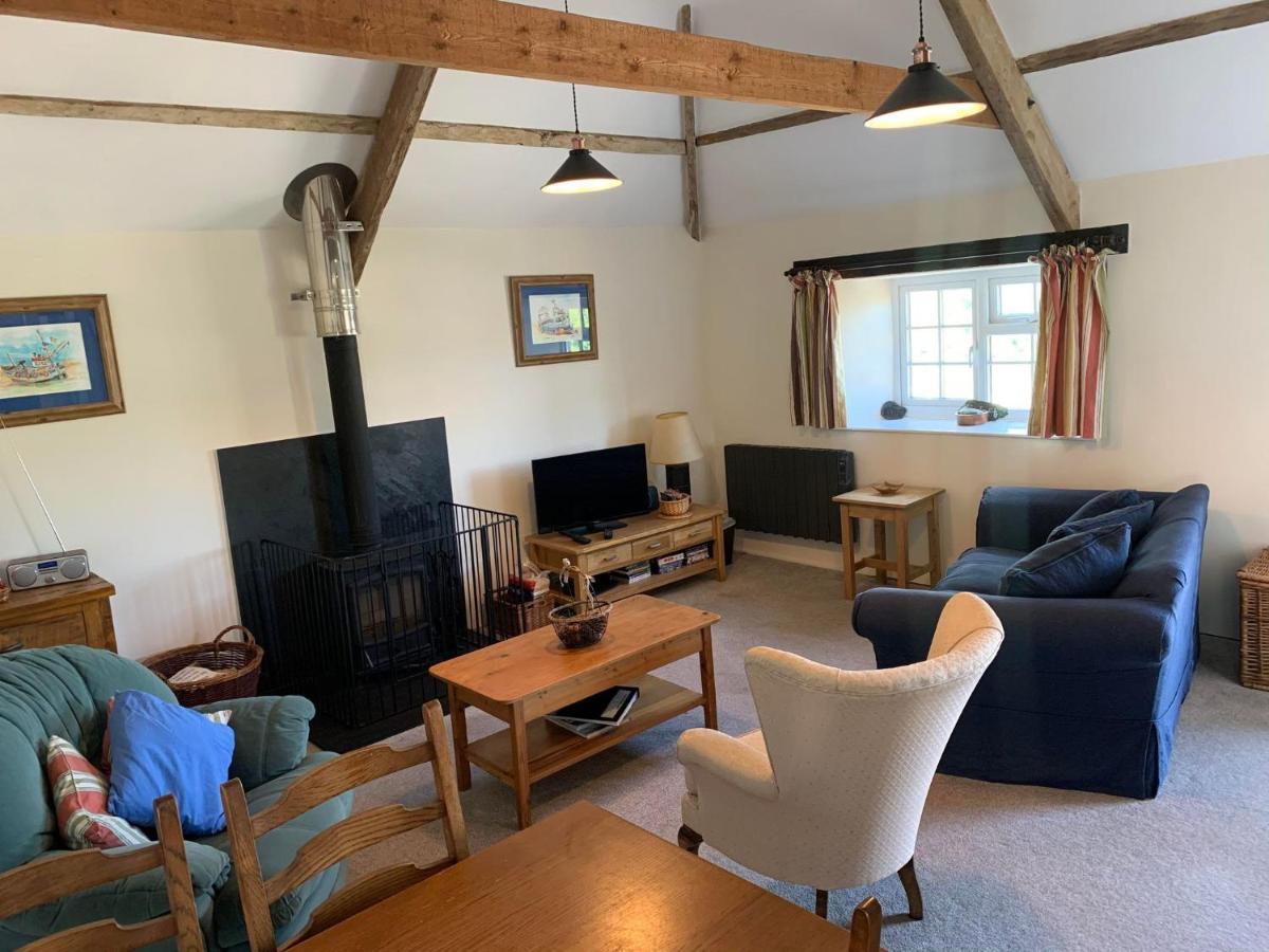 The Hayloft Villa Bude Bagian luar foto