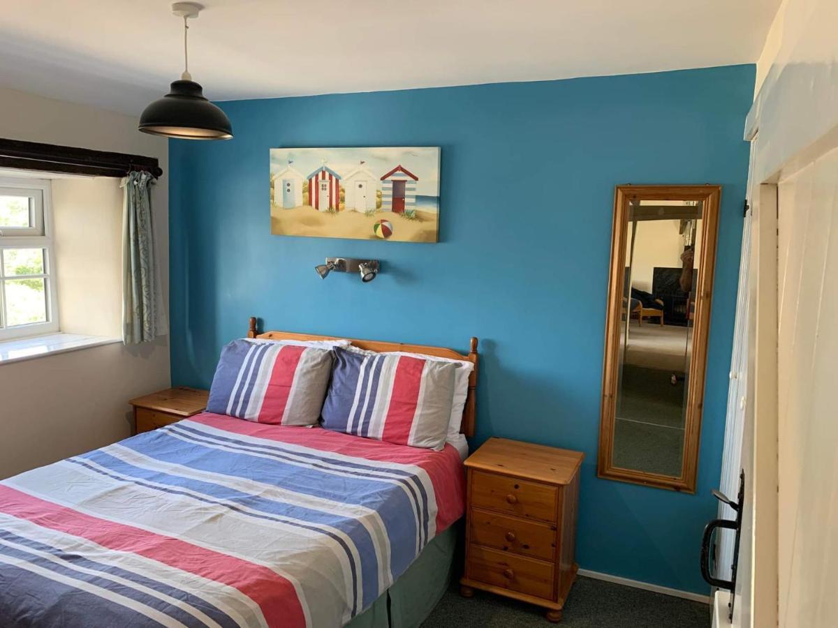 The Hayloft Villa Bude Bagian luar foto