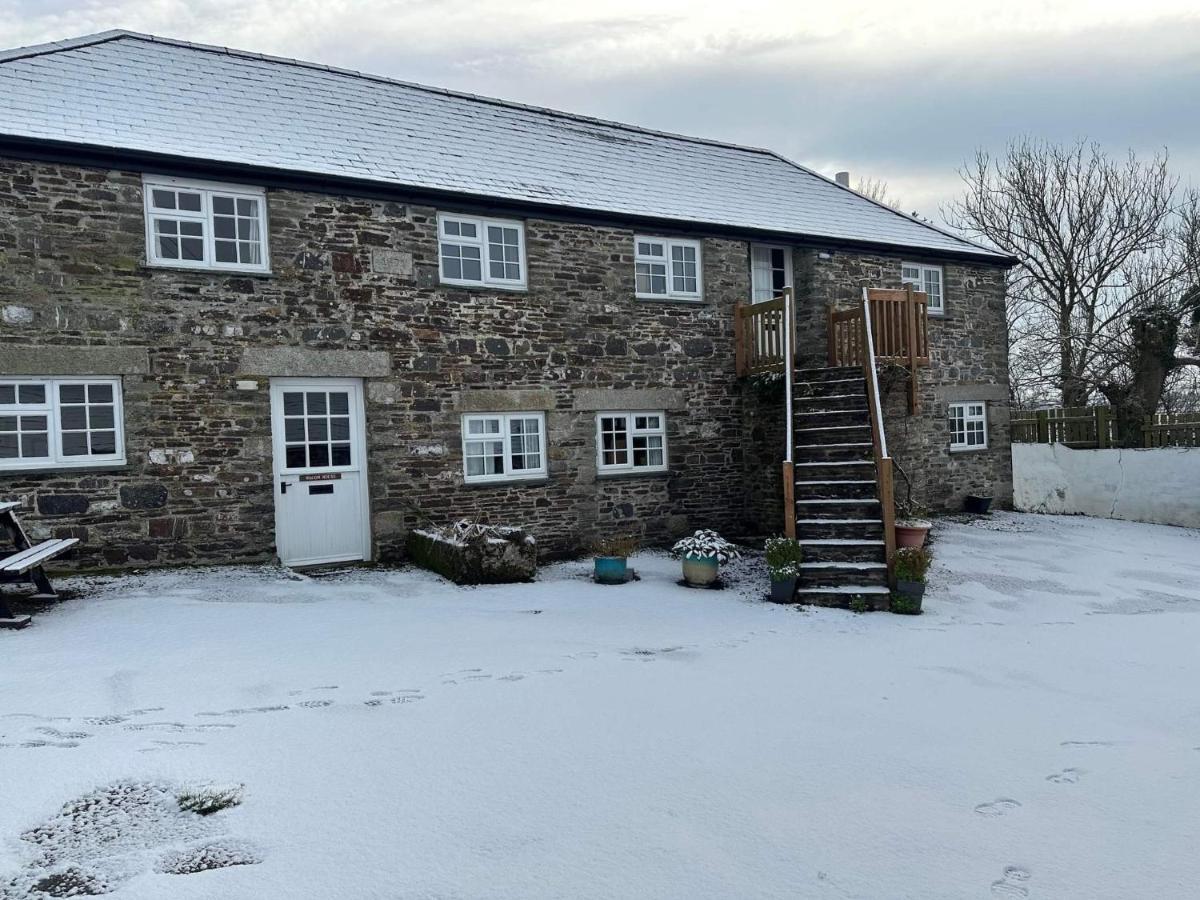 The Hayloft Villa Bude Bagian luar foto