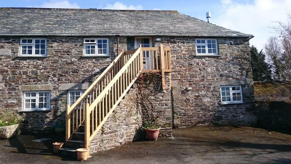 The Hayloft Villa Bude Bagian luar foto