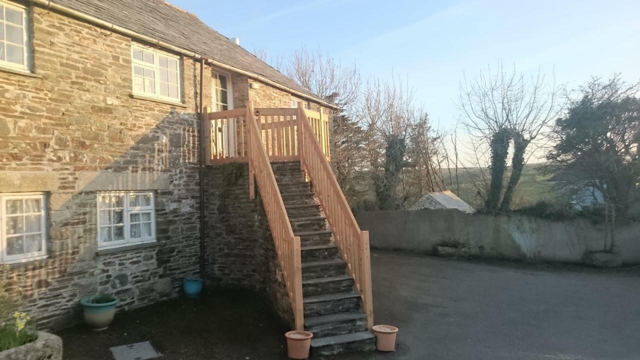 The Hayloft Villa Bude Bagian luar foto